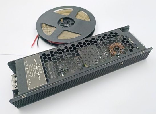 金属ハウジングAC220V 12V DC LEDの運転者26.6A 320W LEDライト電源