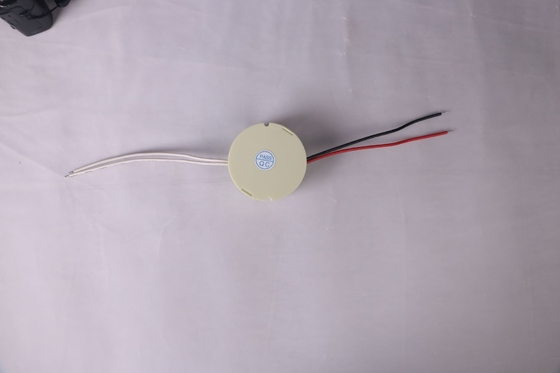 滑走路端燈のための円形の場合IP20プラスチックLEDの運転者12V 15Wの電源