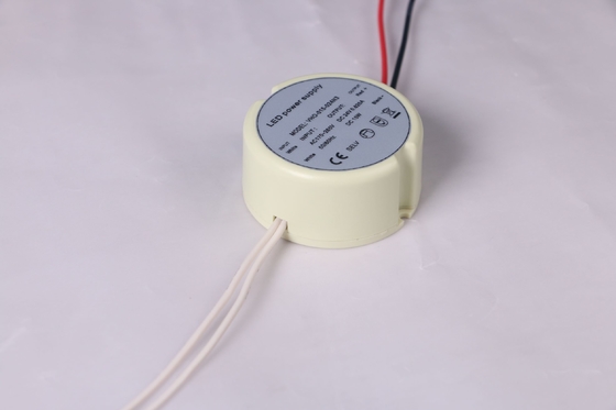 滑走路端燈のための円形の場合IP20プラスチックLEDの運転者12V 15Wの電源