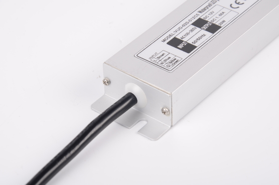 ストリップ ライトのための防水 DC 12V 20W スリムライン LED の運転者の開始の遅れの設計