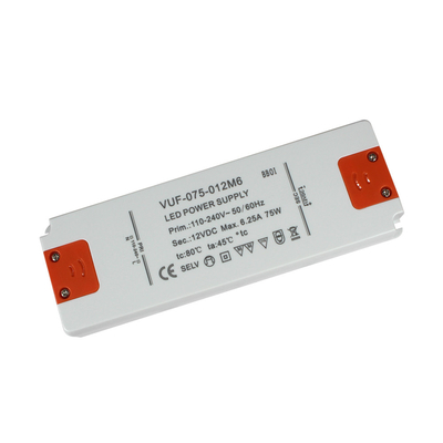 プラスチック ケースの滑走路端燈のための一定した電圧LED運転者12V 75Wの電源